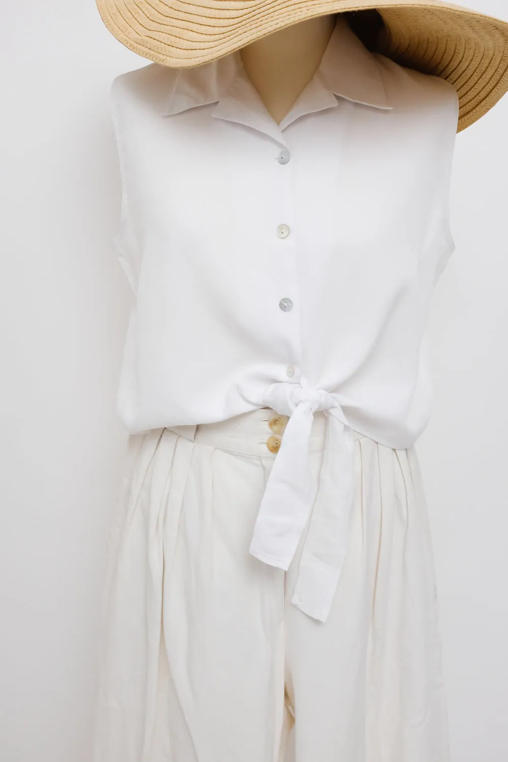 0056_KNOTTED WHITE SHORT BLOUSE