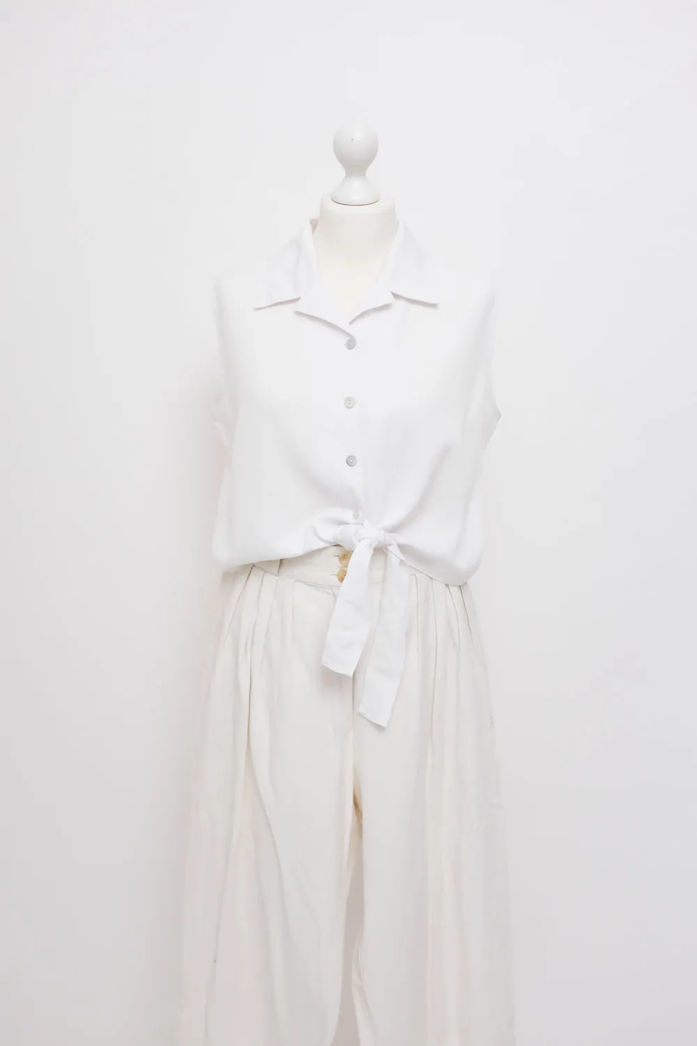 0056_KNOTTED WHITE SHORT BLOUSE