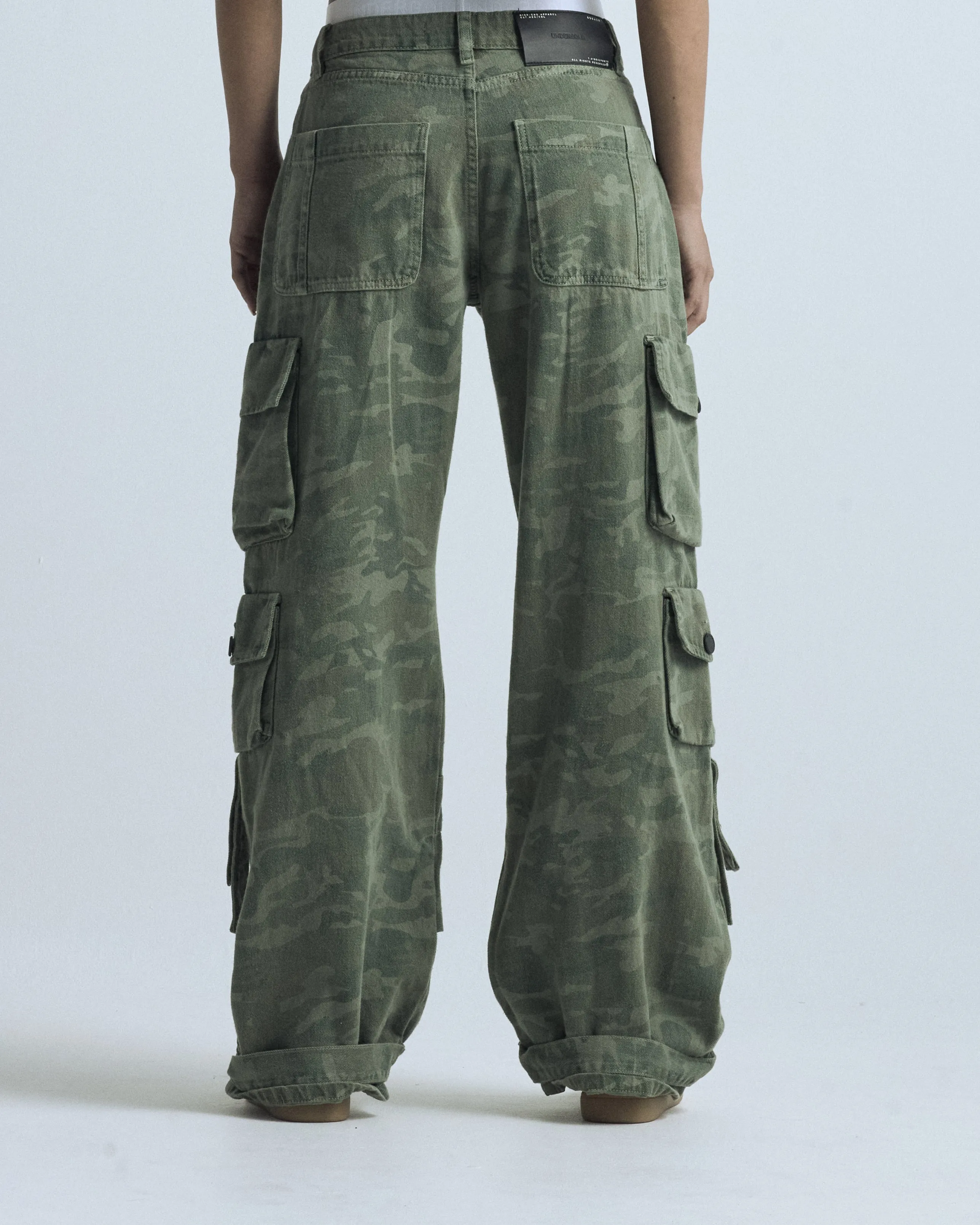 Basics MultiPocket Cargo Jean Green Camo