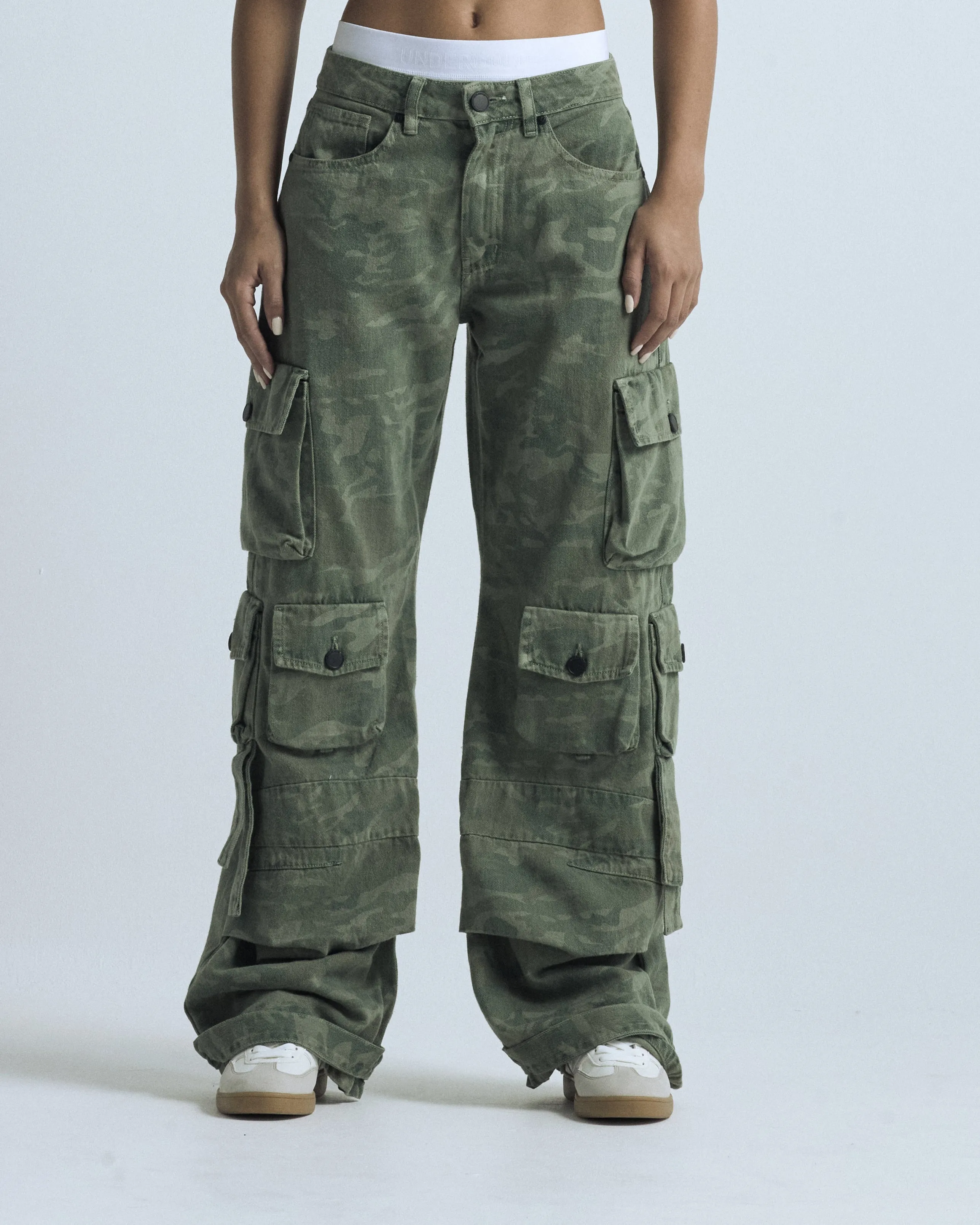 Basics MultiPocket Cargo Jean Green Camo