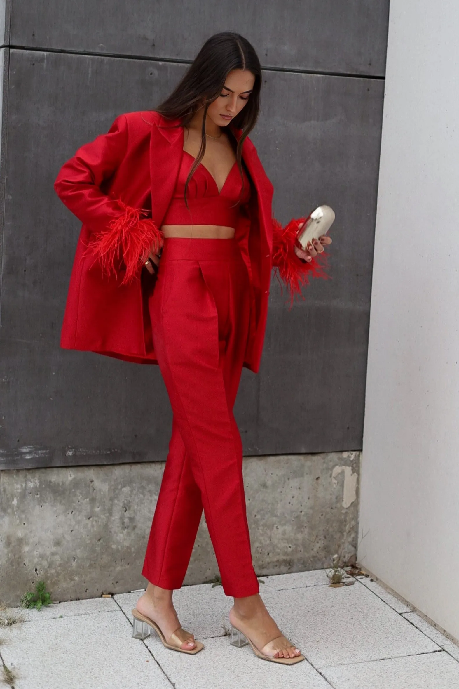 BLAZER OVERSIZED VERMELHO ESCURO COM PLUMAS