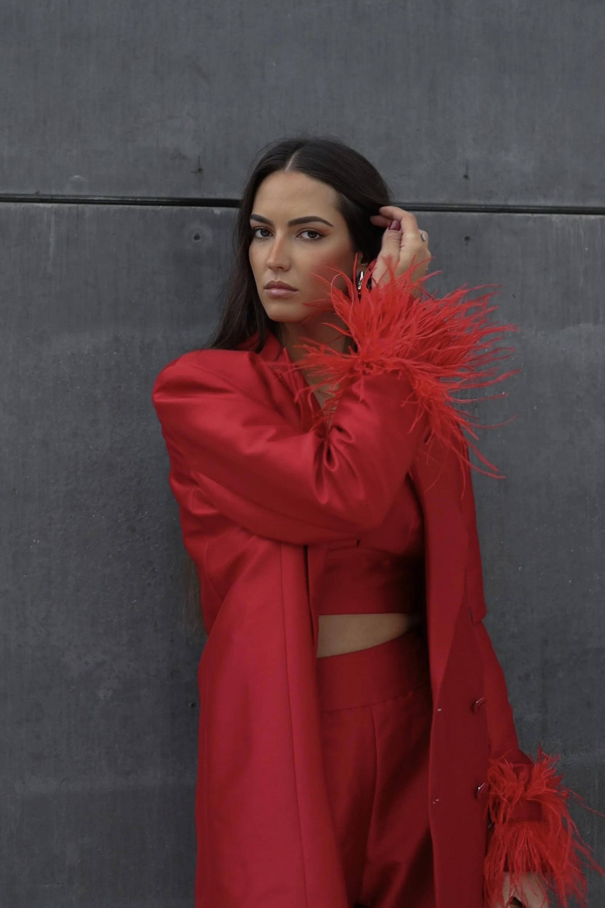 BLAZER OVERSIZED VERMELHO ESCURO COM PLUMAS