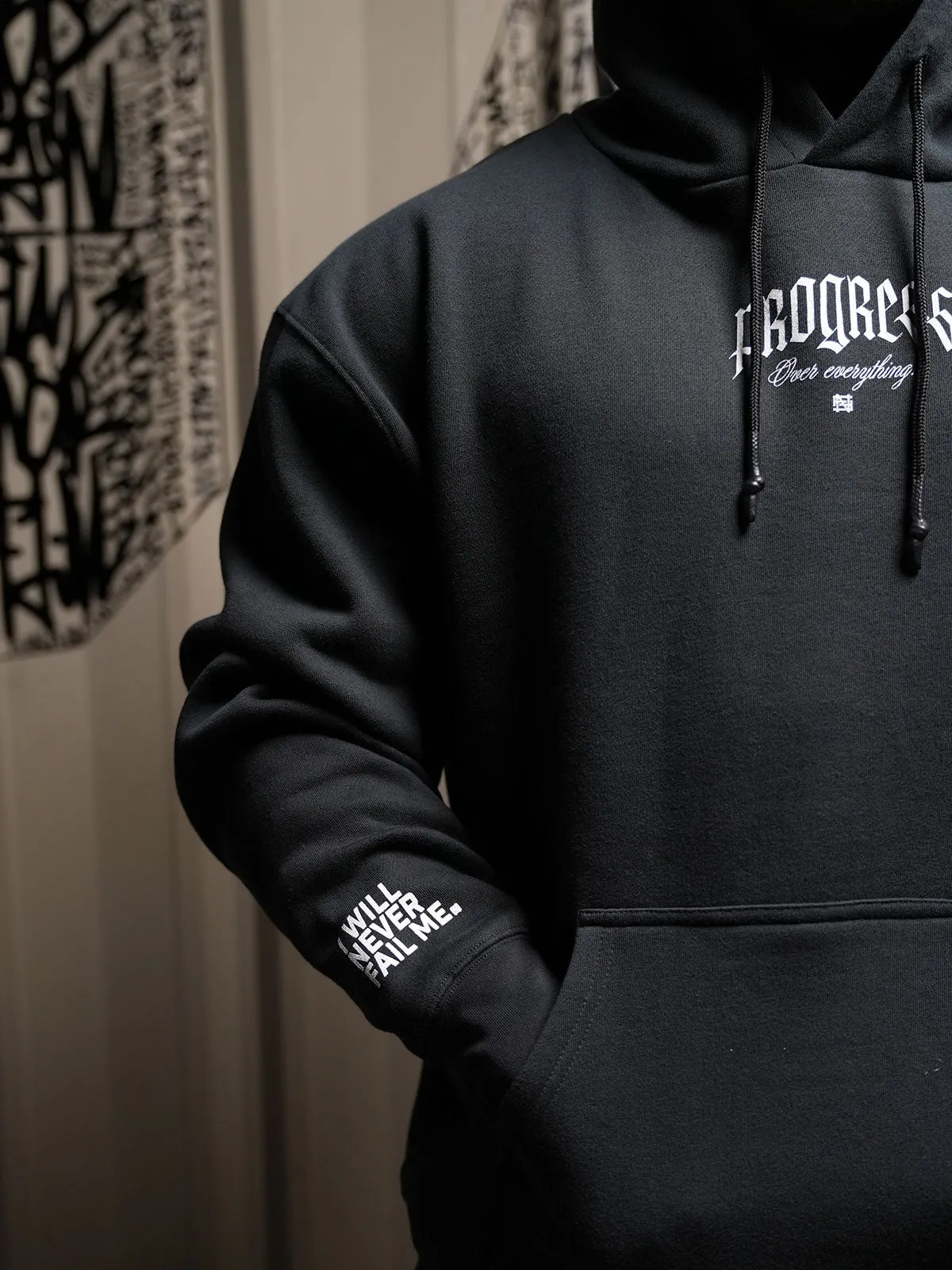 PROGRESS PULLOVER- BLACK