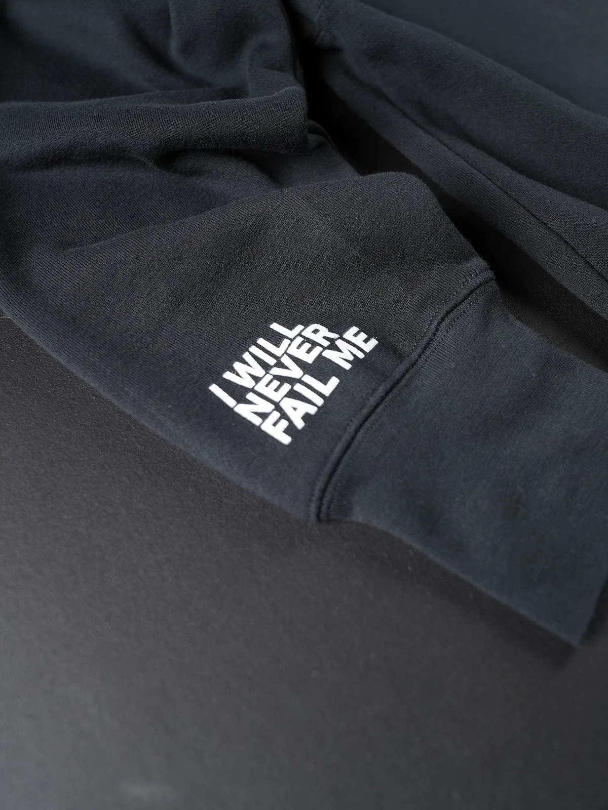 PROGRESS PULLOVER- BLACK