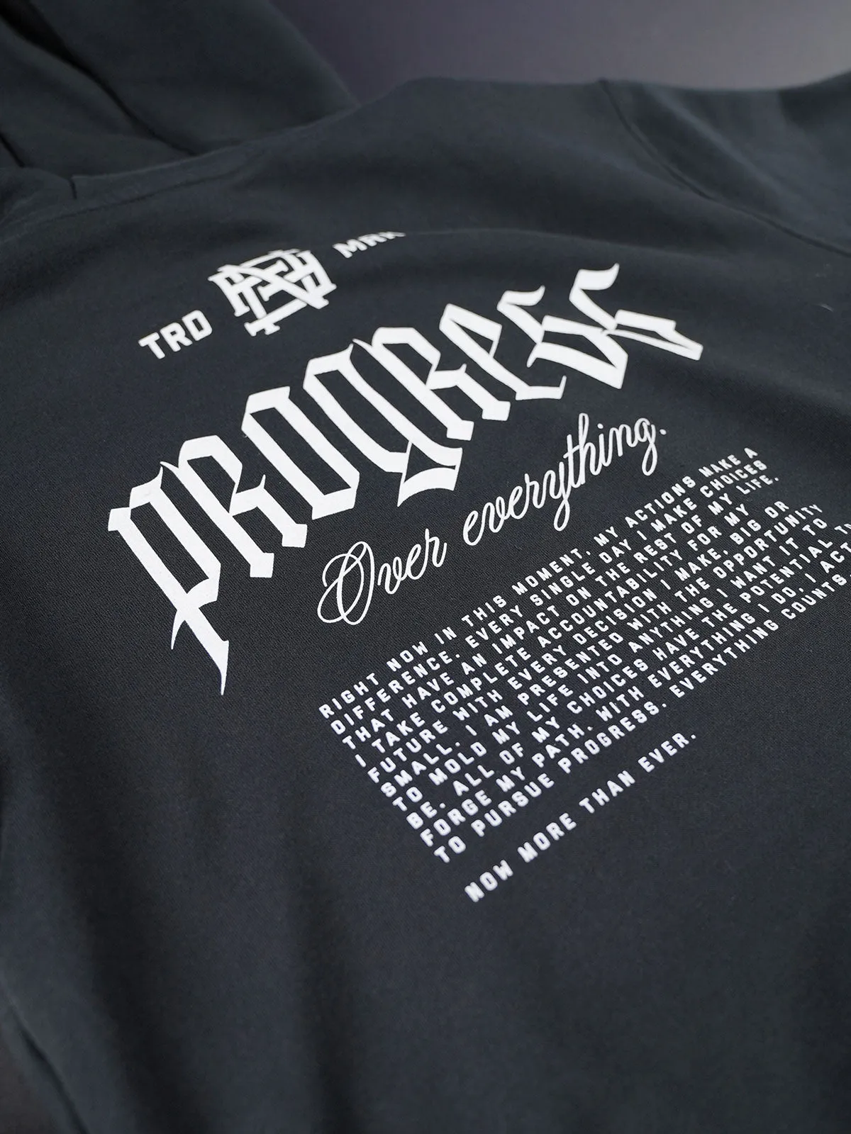 PROGRESS PULLOVER- BLACK