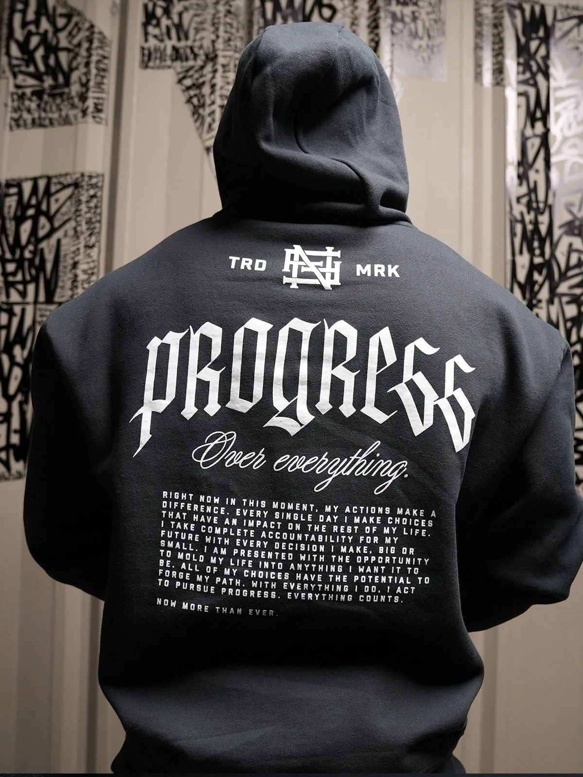 PROGRESS PULLOVER- BLACK