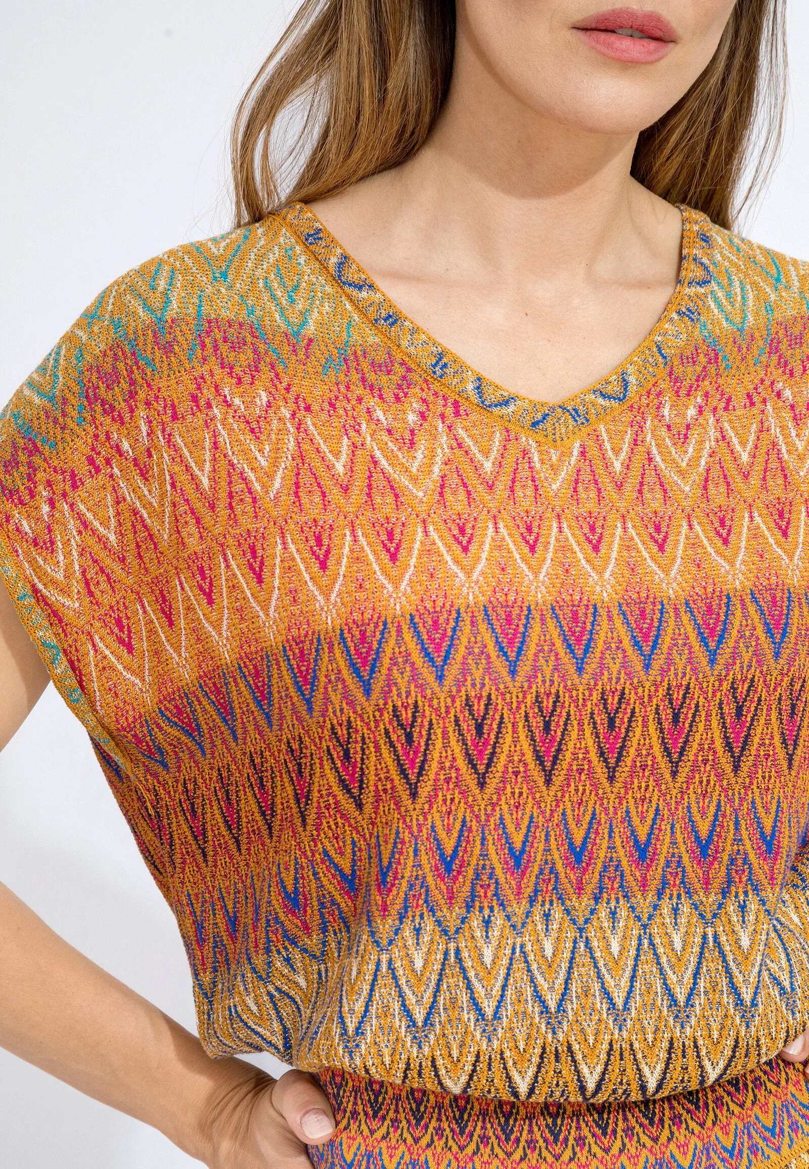 Pullover V-Neck, Ornament Pattern - Golden