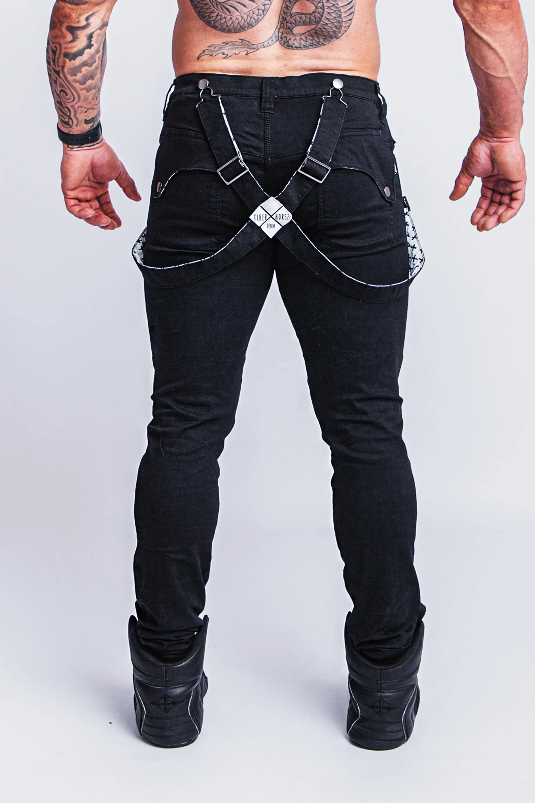 ROMEY DOUBLE-BLACK JEAN with HOLES & BACKING.